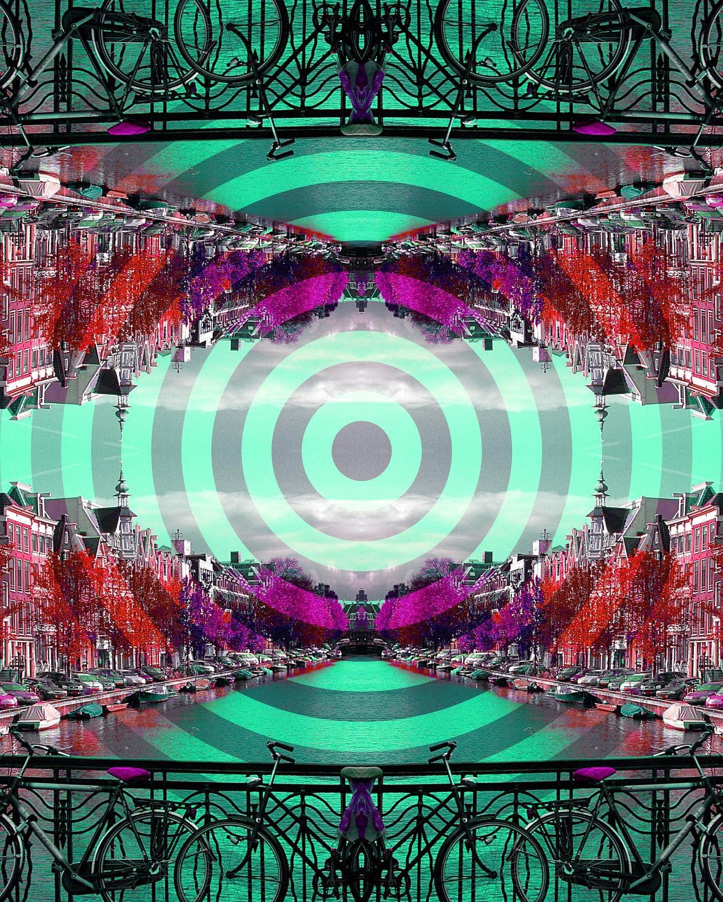 Composición digital simétrica con círculos concéntricos verdes y motivos rojos repetidos.